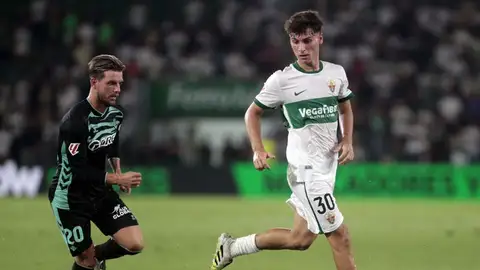 Rodrigo Mendoza, en el duelo ante el Real Betis Balompié. Rodrigo Mendoza, en el duelo ante el Real Betis Balompié.