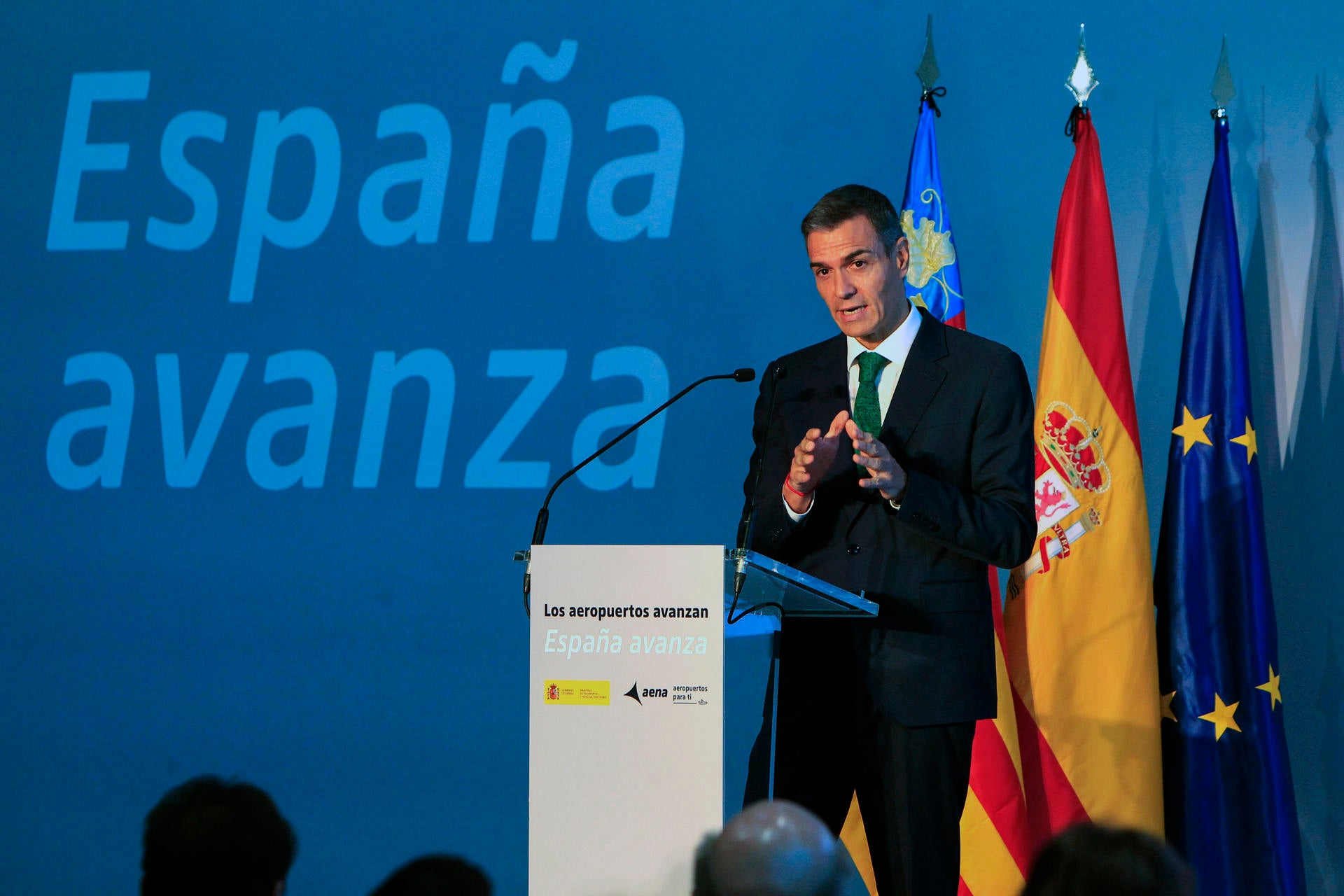 El aeropuerto Alicante-Elche ‘Miguel Hernández’ recibirá una inversión de más de 1.100 millones pero no se proyecto una segunda pista El aeropuerto Alicante-Elche ‘Miguel Hernández’ recibirá una inversión de más de 1.100 millones pero no se proyecto una segunda pista