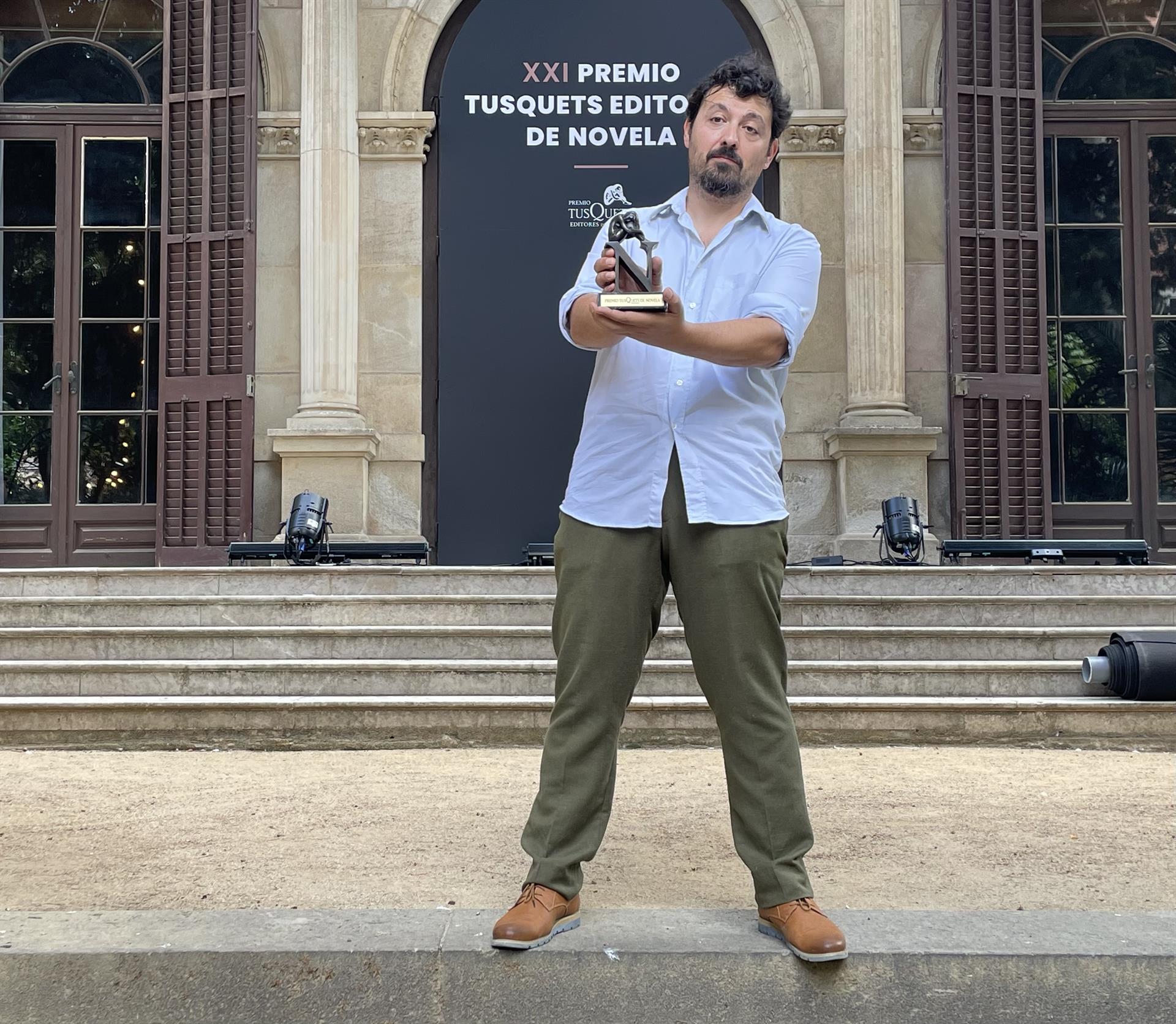 El extremeño Francisco Serrano gana el Premio Tusquets con la novela 'El corazón revolucionario del mundo' El extremeño Francisco Serrano gana el Premio Tusquets con la novela 'El corazón revolucionario del mundo'
