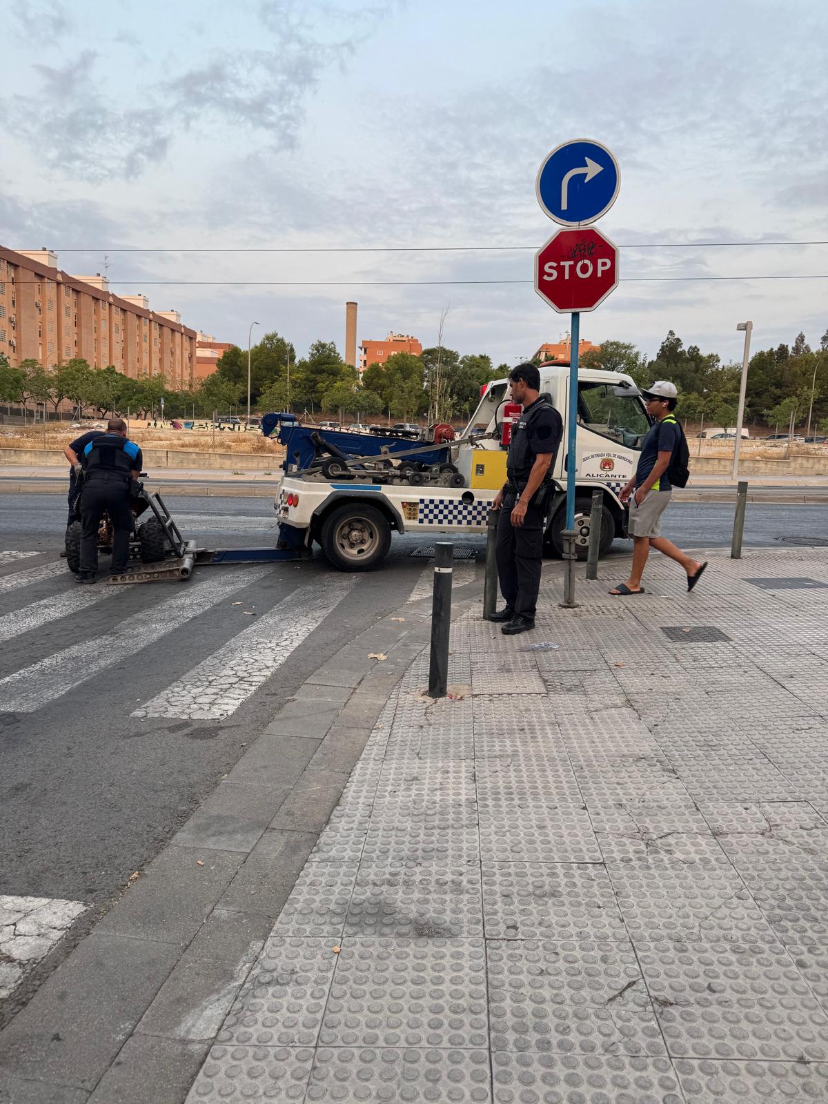 Identificados cerca de 40 vehículos abandonados en la Zona Norte de Alicante Identificados cerca de 40 vehículos abandonados en la Zona Norte de Alicante