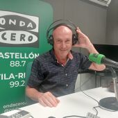 Daniel Silvestre, vocalista del grupo Faradaï, en los estudios de Onda Cero Vila-real. 