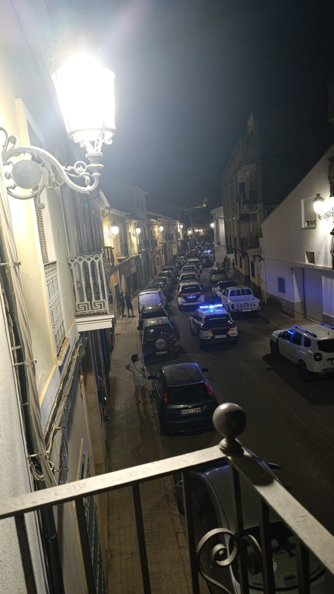 La Guardia Civil vigila a las patrullas ciudadanas que han surgido en Turís para evitar okupas y robos La Guardia Civil vigila a las patrullas ciudadanas que han surgido en Turís para evitar okupas y robos