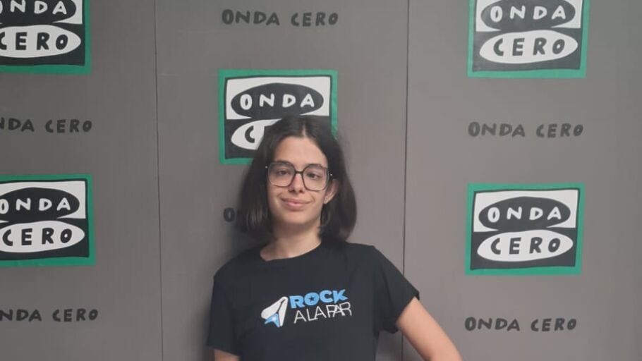 Laura del Frago es la &uacute;nica chica de los siete componentes de Rock A la Par