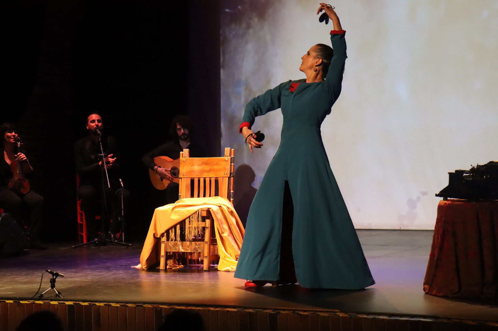 'Olor a tiempo', flamenco y teatro en el Teatre Auditori la Vila Joiosa 'Olor a tiempo', flamenco y teatro en el Teatre Auditori la Vila Joiosa