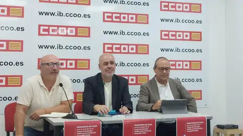 De izquierda a derecha, el secretario general de CCOO Baleares, José Luis García, el secretario general de CCOO, Unai Sordo, y el secretario de Políticas Públicas y Protección Social de CCOO, Carlos Bravo. De izquierda a derecha, el secretario general de CCOO Baleares, José Luis García, el secretario general de CCOO, Unai Sordo, y el secretario de Políticas Públicas y Protección Social de CCOO, Carlos Bravo.