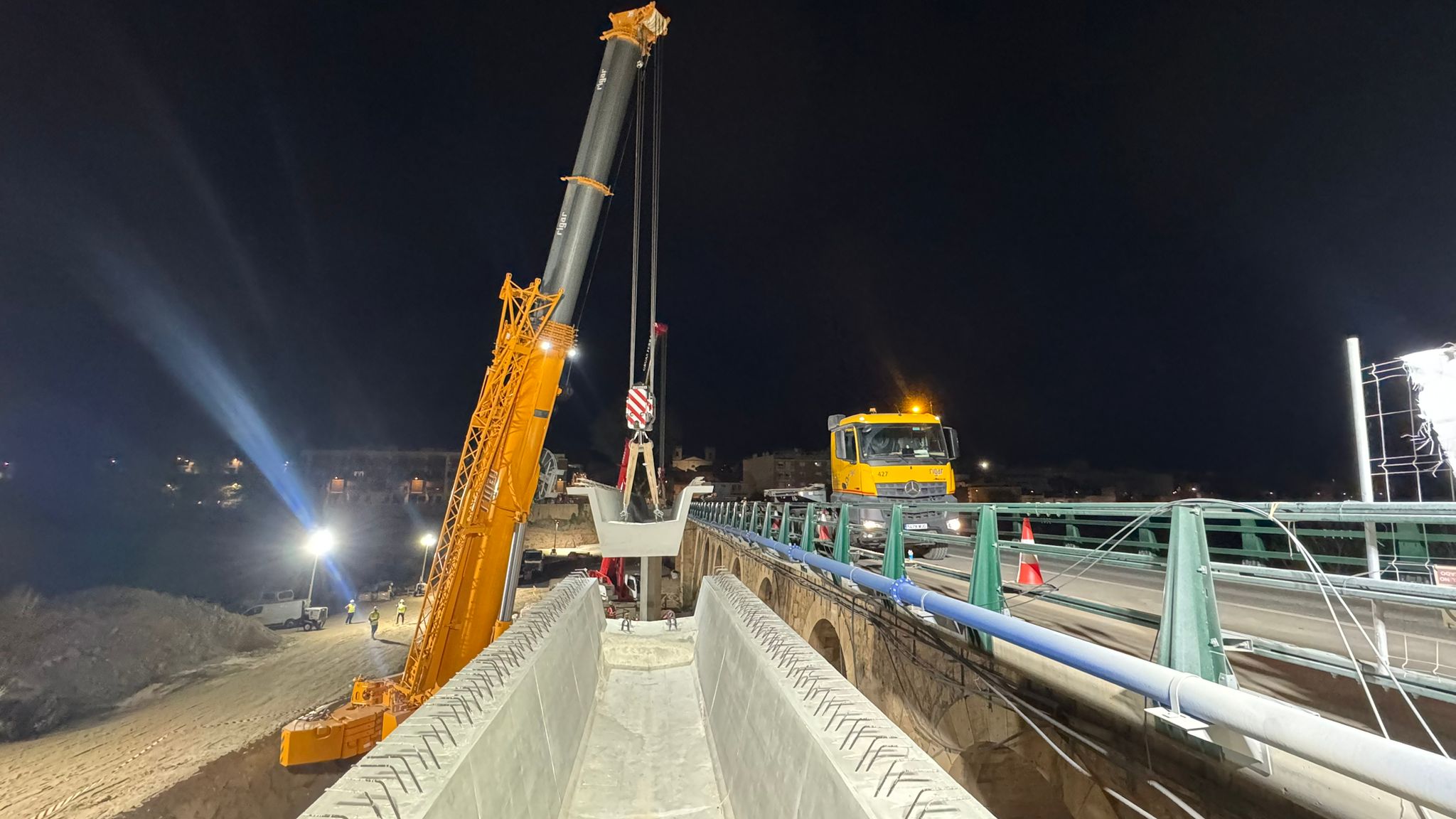 La Generalitat inicia la recta final de la reconstrucción de la pasarela sobre el río Magro entre Real y Montroi con la instalación de las vigas La Generalitat inicia la recta final de la reconstrucción de la pasarela sobre el río Magro entre Real y Montroi con la instalación de las vigas