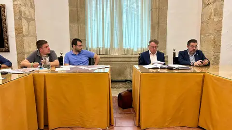 La Junta presenta las medidas a tomar respecto al abastecimiento de agua en las zonas afectadas por los incendios La Junta presenta las medidas a tomar respecto al abastecimiento de agua en las zonas afectadas por los incendios