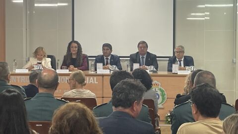 El delegado, en el centro, en el Centro de Inserci&oacute;n Social