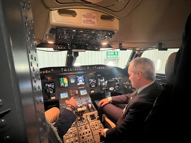 La Junta denuncia el agravio del Gobierno a Extremadura al ignorar la instalación del sistema antiniebla en el aeropuerto de Badajoz La Junta denuncia el agravio del Gobierno a Extremadura al ignorar la instalación del sistema antiniebla en el aeropuerto de Badajoz