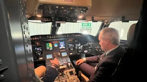 La Junta denuncia el agravio del Gobierno a Extremadura al ignorar la instalación del sistema antiniebla en el aeropuerto de Badajoz La Junta denuncia el agravio del Gobierno a Extremadura al ignorar la instalación del sistema antiniebla en el aeropuerto de Badajoz