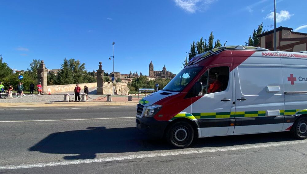 La ambulancia, rumbo al Hospital Universitario de Salamanca