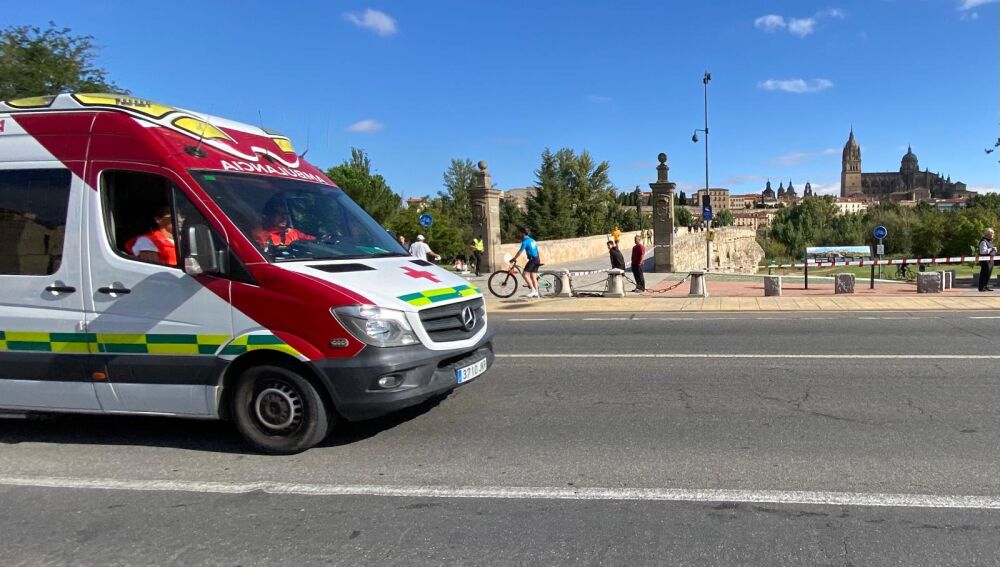 El vehículo sanitario, en su regreso a la salida