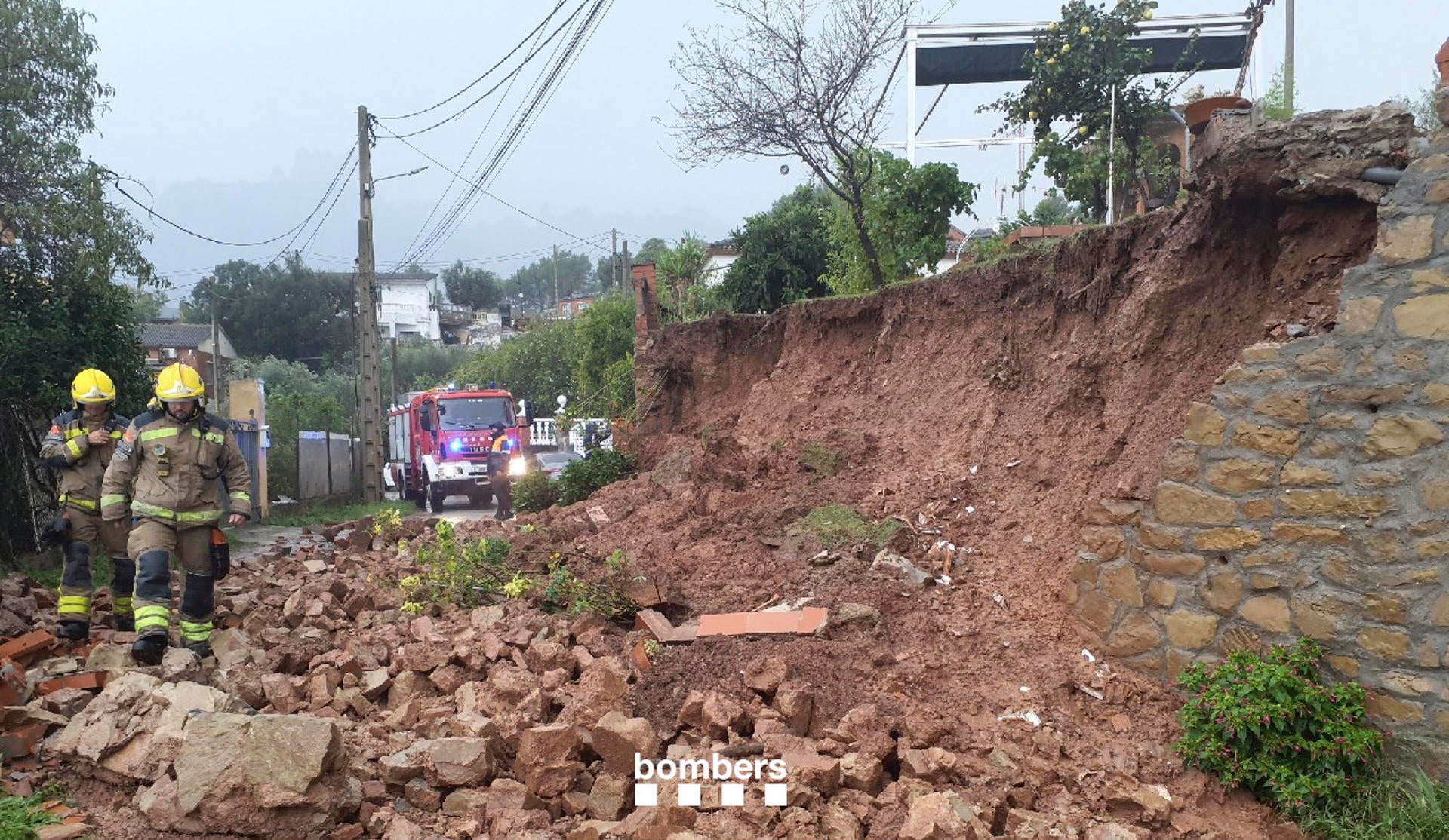 Los Bombers encuentran un cuerpo en la zona donde se busca a los dos desaparecidos por las lluvias en Cataluña Los Bombers encuentran un cuerpo en la zona donde se busca a los dos desaparecidos por las lluvias en Cataluña