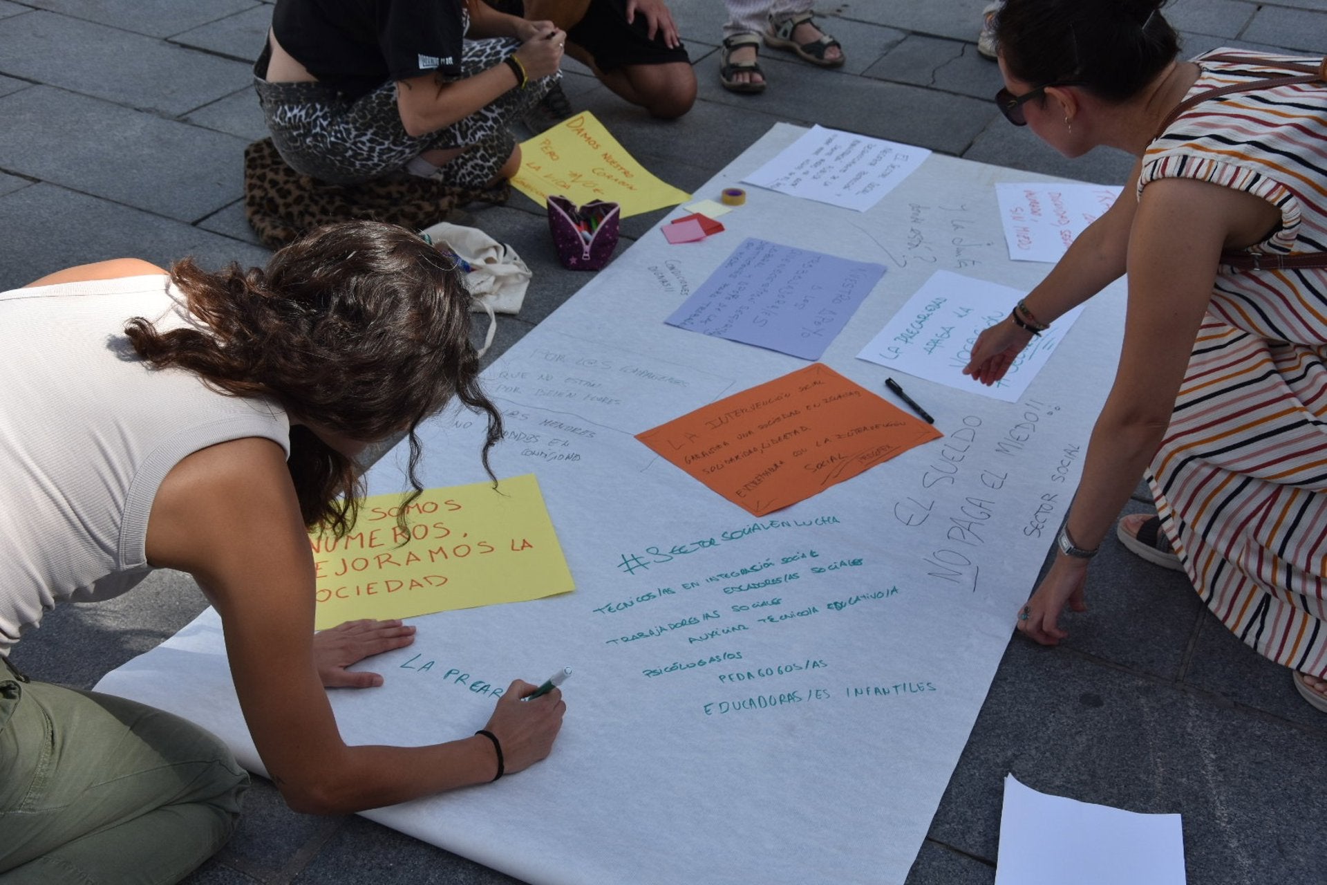 Profesionales del sector social claman en Mérida contra la precariedad laboral y el abandono institucional Profesionales del sector social claman en Mérida contra la precariedad laboral y el abandono institucional