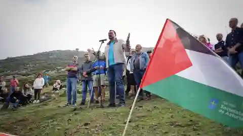 Adrián Barbón recuerda a los represaliados en el Pozo Funeres Adrián Barbón recuerda a los represaliados en el Pozo Funeres