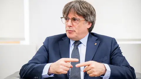 El problema para Puigdemont tras caer la cesión en inmigración: su influencia en el Gobierno se tambalea