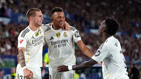 Mastantuono, Mbappé y Vinicius celebran la victoria del Real Madrid ante el Levante Mastantuono, Mbappé y Vinicius celebran la victoria del Real Madrid ante el Levante