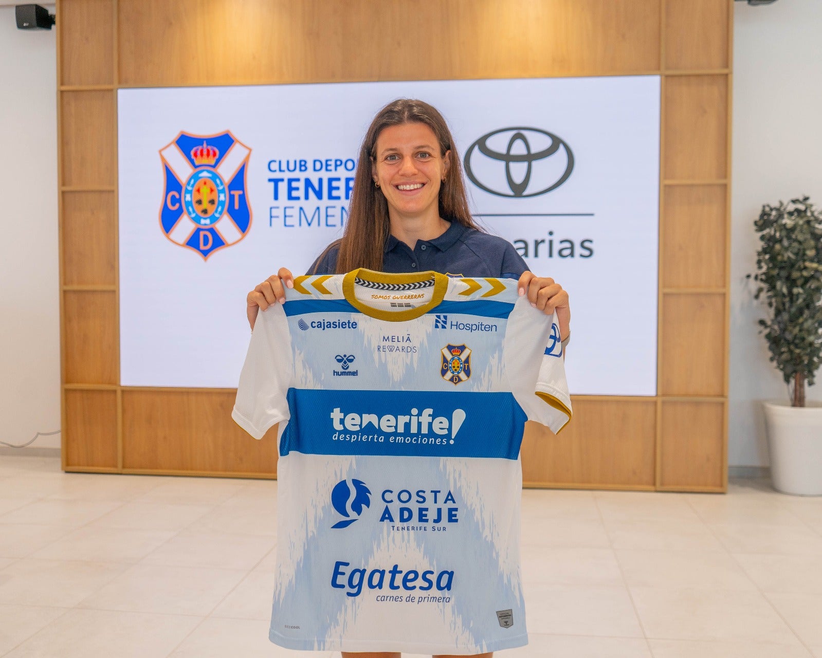 Ellas Juegan con Carlota Suárez: "Vamos a intentar luchar por los puestos europeos" Ellas Juegan con Carlota Suárez: "Vamos a intentar luchar por los puestos europeos"