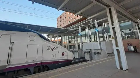 Renfe recupera el AVE de fin de semana Madrid-Huesca durante la campaña de invierno Renfe recupera el AVE de fin de semana Madrid-Huesca durante la campaña de invierno