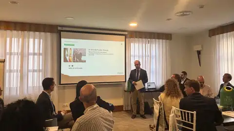 La Junta participa junto a Ecovidrio en una jornada creativa para aportar soluciones al reciclaje de vidrio en Extremadura La Junta participa junto a Ecovidrio en una jornada creativa para aportar soluciones al reciclaje de vidrio en Extremadura