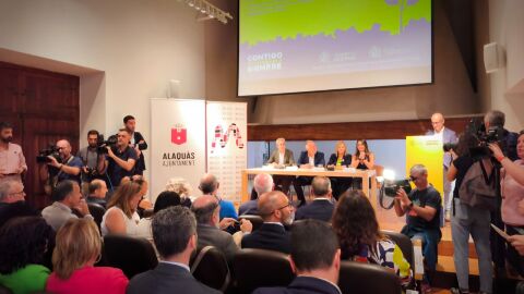 El ministro de Política Territorial, Ángel Víctor Torres, se reúne en Alaquàs (València) con alcaldes y alcaldesas de la zona cero de la DANA El ministro de Política Territorial, Ángel Víctor Torres, se reúne en Alaquàs (València) con alcaldes y alcaldesas de la zona cero de la DANA