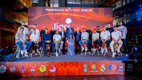 Foto de familia de la presentaci&oacute;n de la Liga Endesa 25-26 
