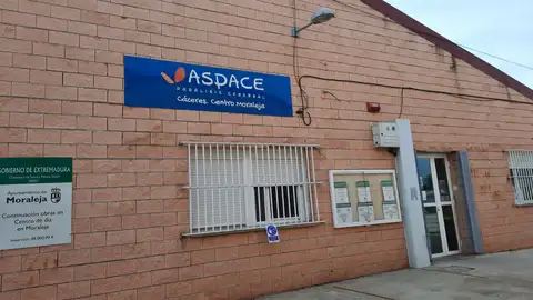 Treinta familias de la Sierra de Gata denuncian las listas de espera del SEPAD Treinta familias de la Sierra de Gata denuncian las listas de espera del SEPAD