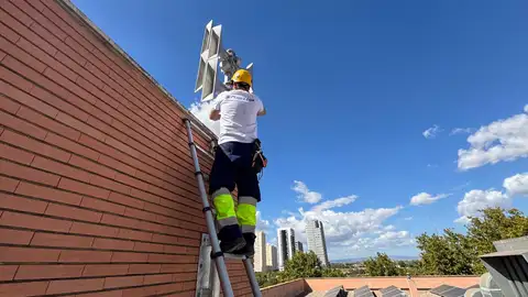 Imagen de la instalación de la sirena la torre