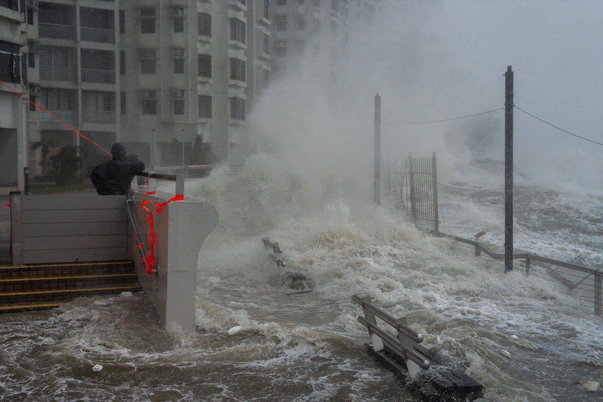 El supertifón Ragasa toca tierra en la provincia china de Cantón y obliga a evacuar a millones de personas El supertifón Ragasa toca tierra en la provincia china de Cantón y obliga a evacuar a millones de personas