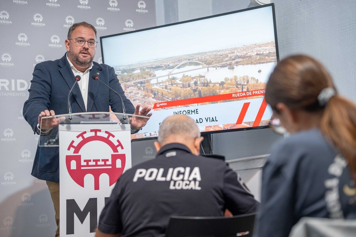 El alcalde presenta el Informe de Siniestralidad Vial elaborado por la Policía Local que muestra datos “muy preocupantes” El alcalde presenta el Informe de Siniestralidad Vial elaborado por la Policía Local que muestra datos “muy preocupantes”