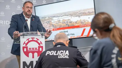 El alcalde presenta el Informe de Siniestralidad Vial elaborado por la Policía Local que muestra datos “muy preocupantes” El alcalde presenta el Informe de Siniestralidad Vial elaborado por la Policía Local que muestra datos “muy preocupantes”