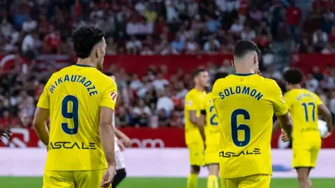 Solomon junto a Mikautadze Solomon junto a Mikautadze