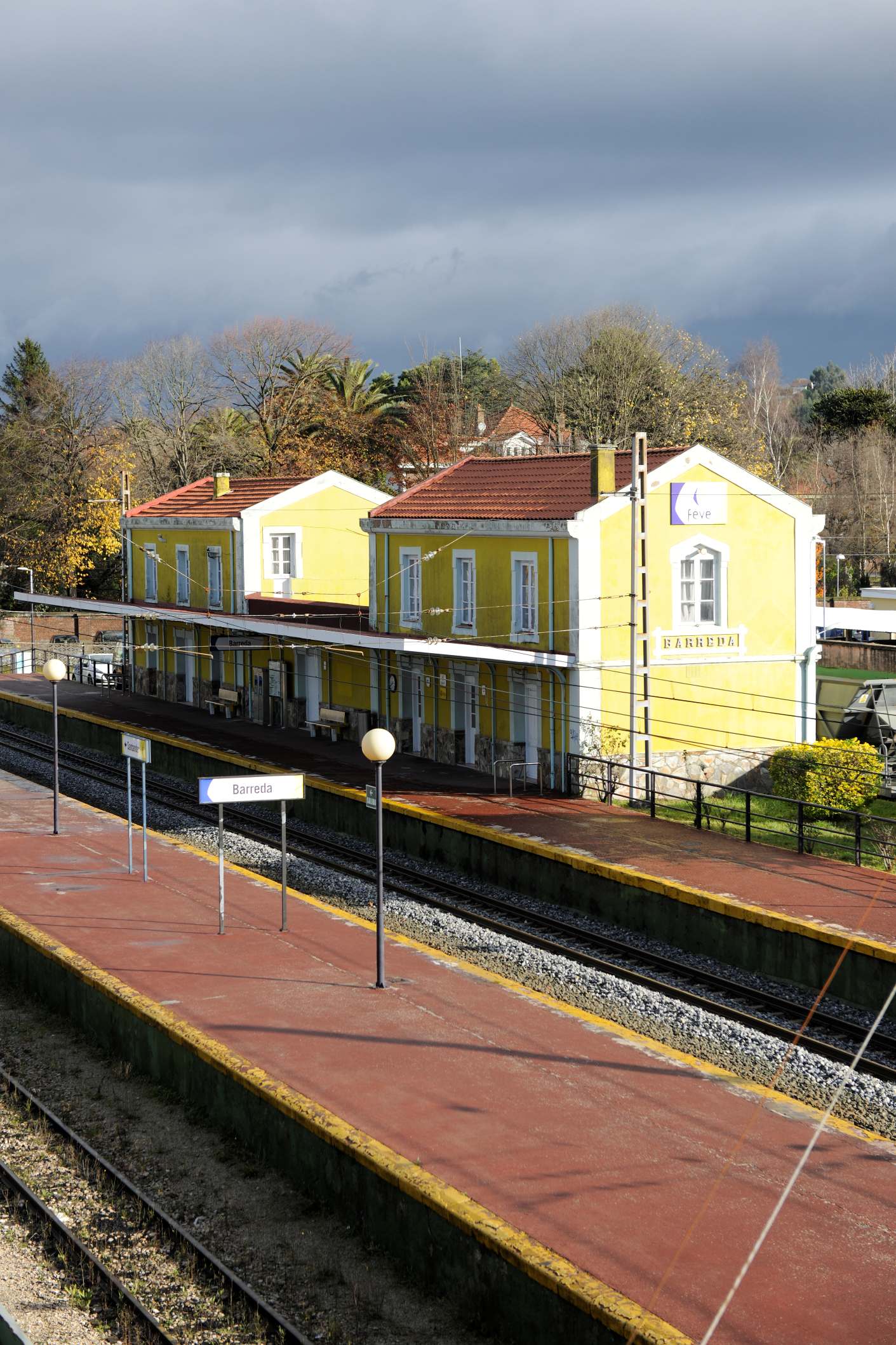 La huelga ferroviaria arranca sin incidentes en Cantabria y con un respaldo del 90% de la plantilla La huelga ferroviaria arranca sin incidentes en Cantabria y con un respaldo del 90% de la plantilla