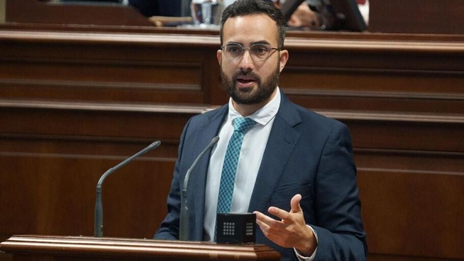 Raul Acosta, diputado regional de Agrupaci&oacute;n Herre&ntilde;a Independiente y presidente de la comisi&oacute;n de investigaci&oacute;n de las mascarillas en el Parlamento de Canarias