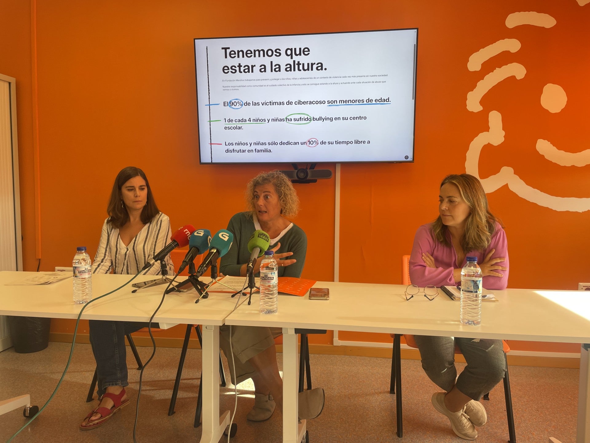 Meniños inicia una campaña para evitar el acoso a los menores Meniños inicia una campaña para evitar el acoso a los menores