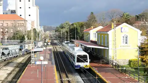 Estación de Tren de Cantabria Estación de Tren de Cantabria Torrelavega FEVE RENFE
