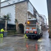 La alcaldesa de Santiago advierte de posibles sanciones y recortes si la nueva tasa de la basura sigue sin aprobarse