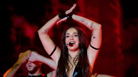 Lola Índigo transforma el escenario en una sauna y se luce con su actuación 'Mojaita' en los Premios Juventud 2025 Lola Índigo durante su paso por el Coca Cola Music Experience 2025