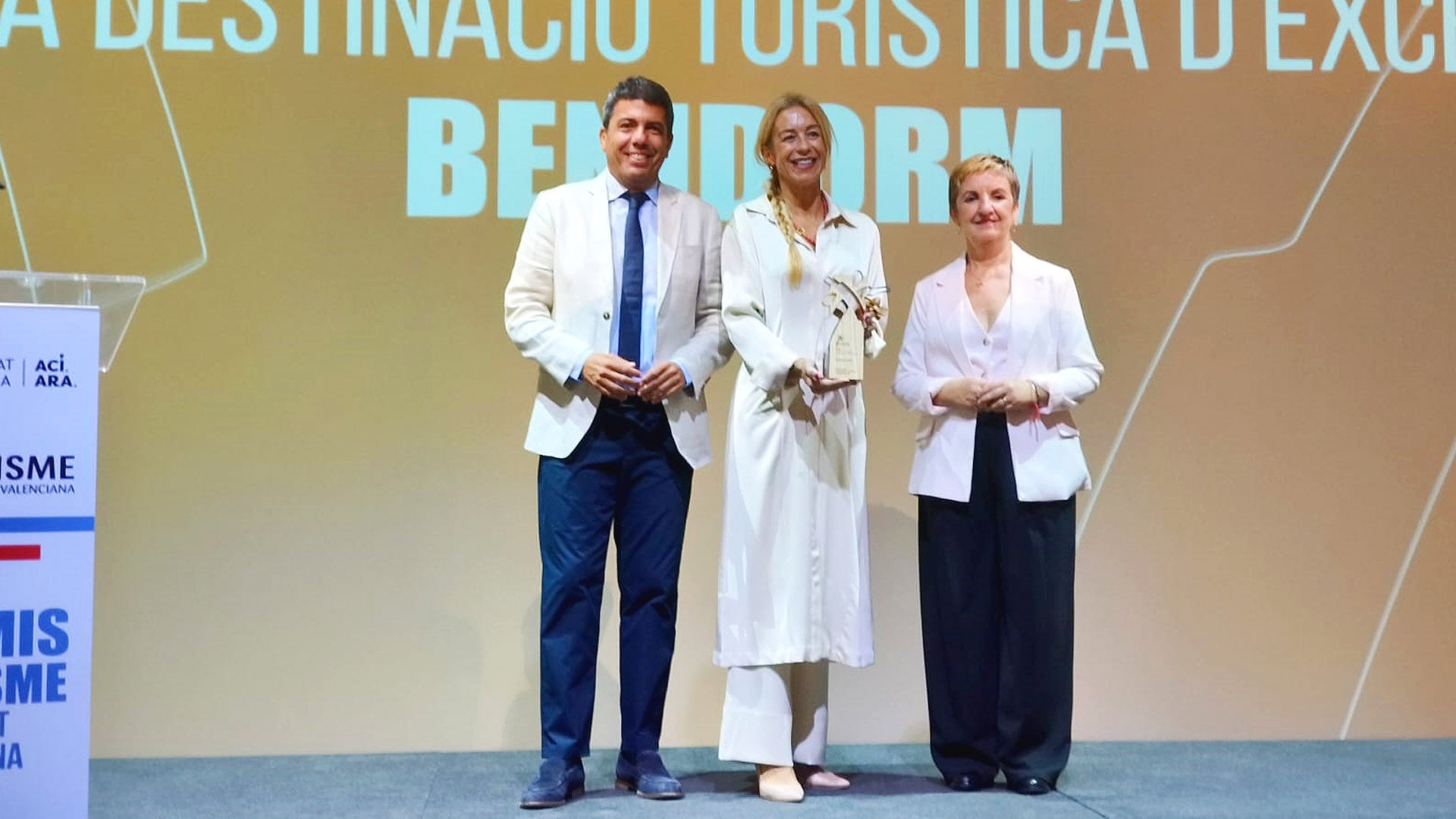 Benidorm logra el ‘Premi Turisme Comunitat Valencia’ como Destino Turístico de Excelencia Benidorm logra el ‘Premi Turisme Comunitat Valencia’ como Destino Turístico de Excelencia