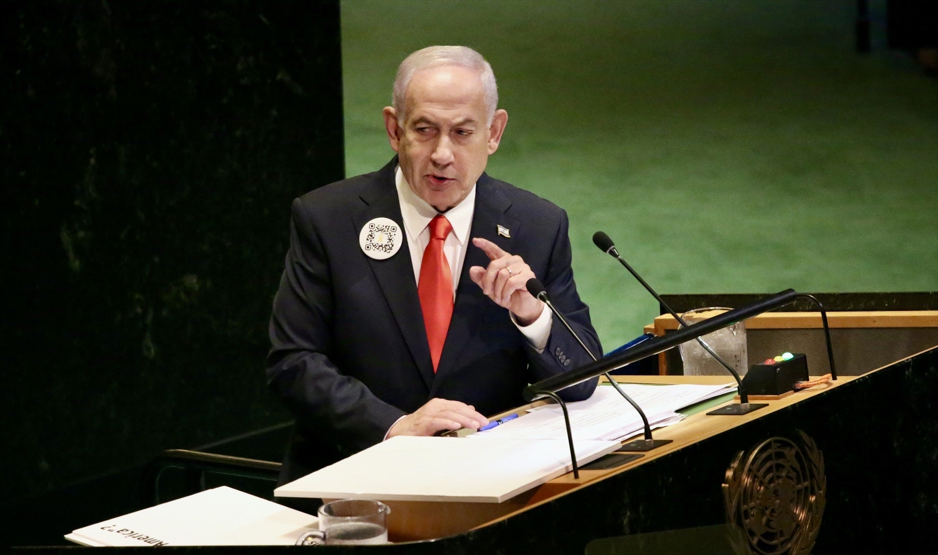 Por qué Netanyahu llevaba un código QR en la chaqueta en su discurso ante la ONU Por qué Netanyahu llevaba un código QR en la chaqueta en su discurso ante la ONU