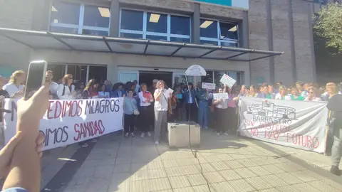 Cientos de personas se concentran en Defensa del Hospital de Barbastro Cientos de personas se concentran en Defensa del Hospital de Barbastro