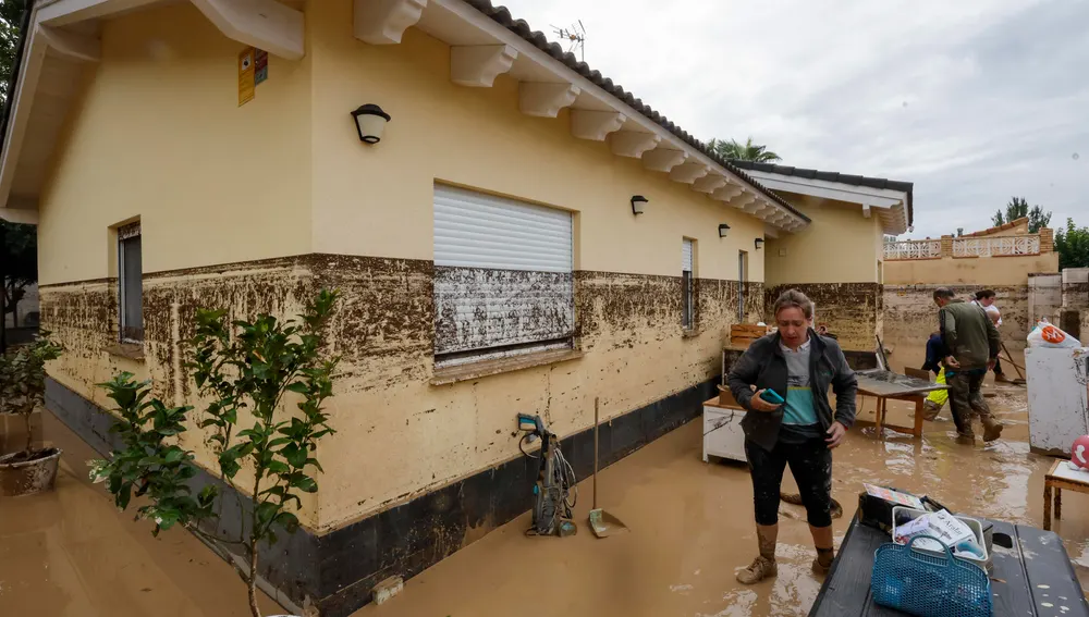 Viviendas inundadas en una urbanización en Santa Fe en Zaragoza Viviendas inundadas en una urbanización en Santa Fe en Zaragoza
