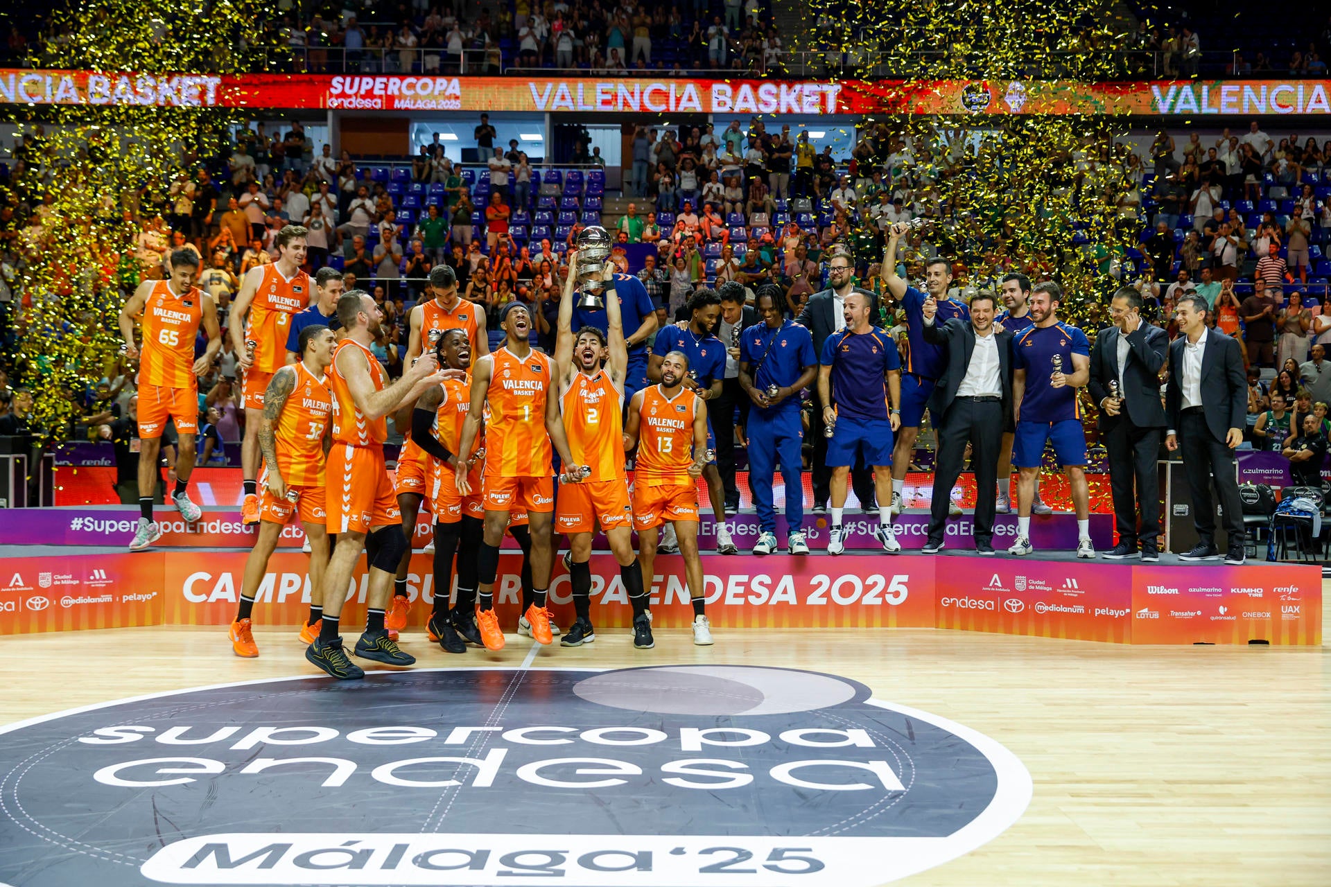 Pedro Martínez vuelve a ganar un título con Valencia Basket Pedro Martínez vuelve a ganar un título con Valencia Basket
