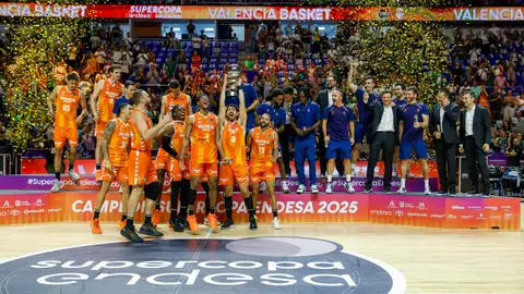 Pedro Martínez vuelve a ganar un título con Valencia Basket Pedro Martínez vuelve a ganar un título con Valencia Basket