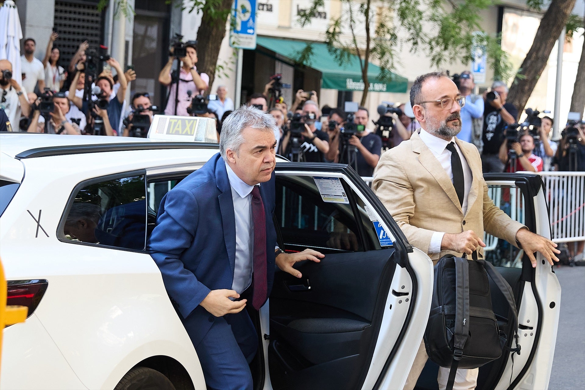 La Fiscalía Europea pide al Supremo que le informe si en la causa contra Cerdán investiga contratos financiados con fondos europeos La Fiscalía Europea pide al Supremo que le informe si en la causa contra Cerdán investiga contratos financiados con fondos europeos