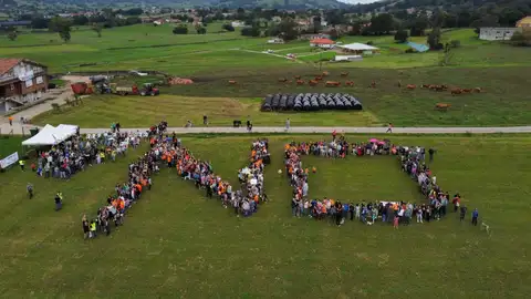 Más de 500 personas se concentran en Penagos contra la subestación y las torres del polígono eólico Briesa Más de 500 personas se concentran en Penagos contra la subestación y las torres del polígono eólico Briesa