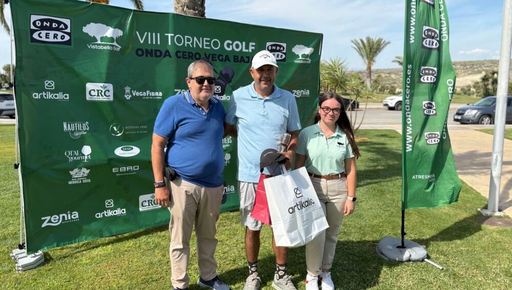 El director de Onda Cero Vega Baja, Luis Sánchez, en la entrega de premios