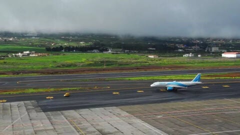 Un avi&oacute;n en Tenerife Norte Los Rodeos