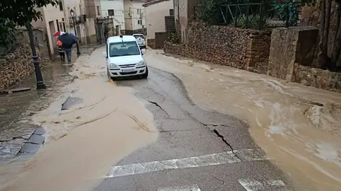 La tormenta obliga a cortar la carretera en Las Parras de Castellote TORMENTA