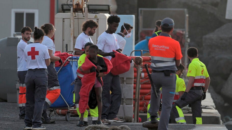 Llegada de un cayuco con 198 inmigrantes de origen subsahariano a bordo a El Hierro
